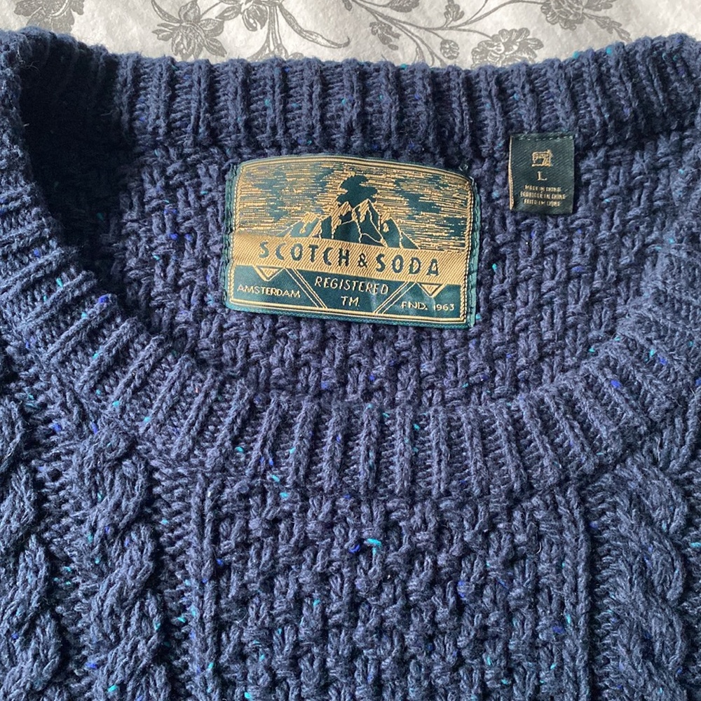 Like new scotch and soda sweater - Picture 5 of 9